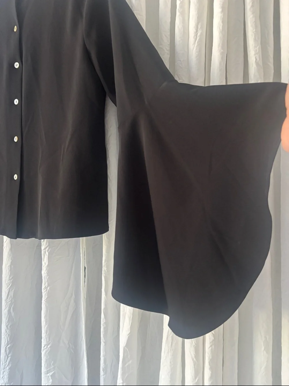 Carmen Marc Valvo Black Bell Sleeve Blouse - Picture 7 of 9